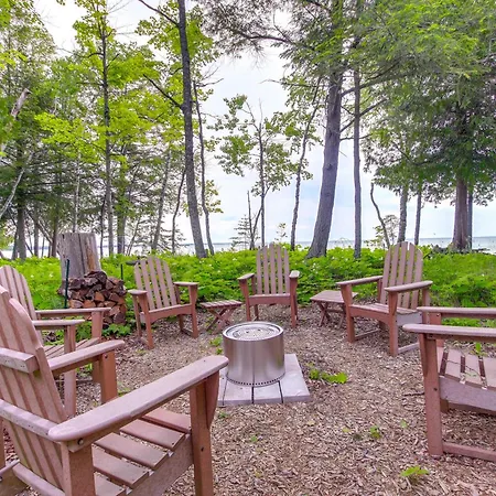 Modern Waterfront Home - 1 Mi To Cave Point Park!